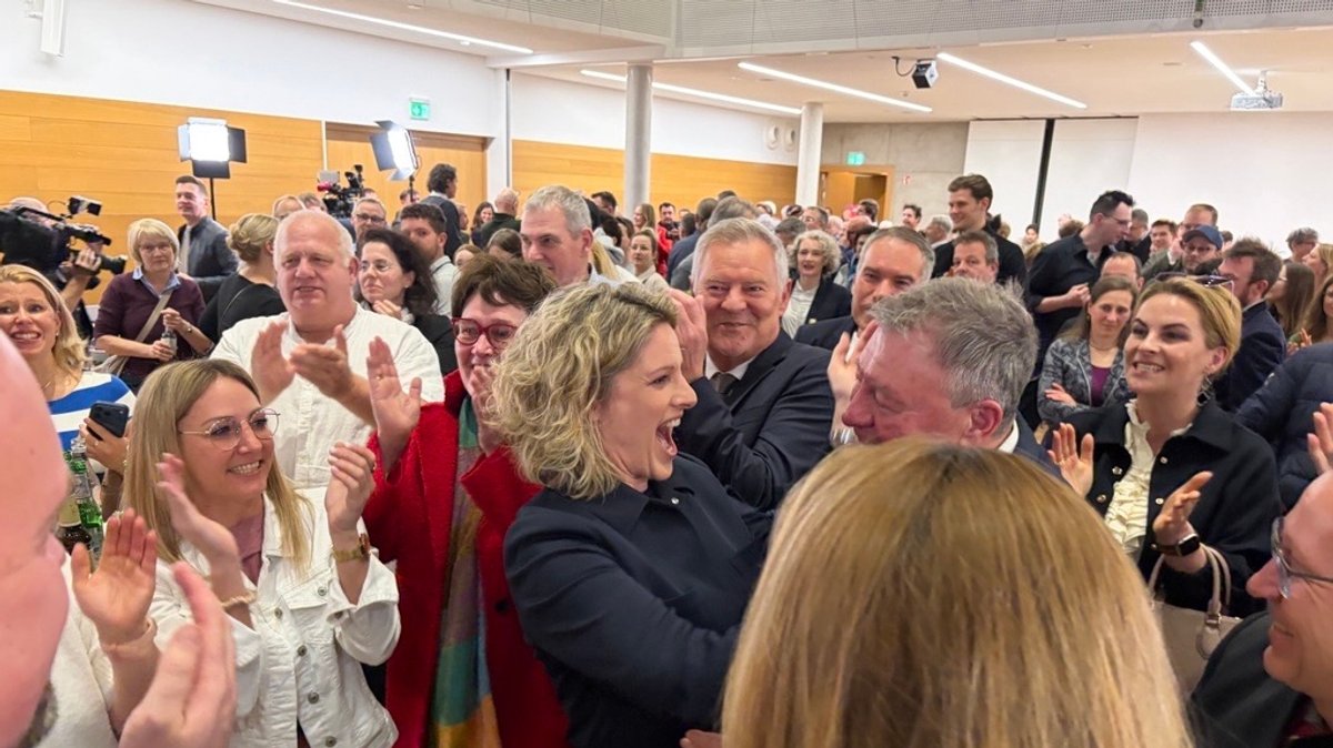 Die CSU-Kandidatin für das Oberbürgermeisteramt, Astrid Freudenstein, kam nach vorläufigem Ergebnis auf 37,5 Prozent der Stimmen.