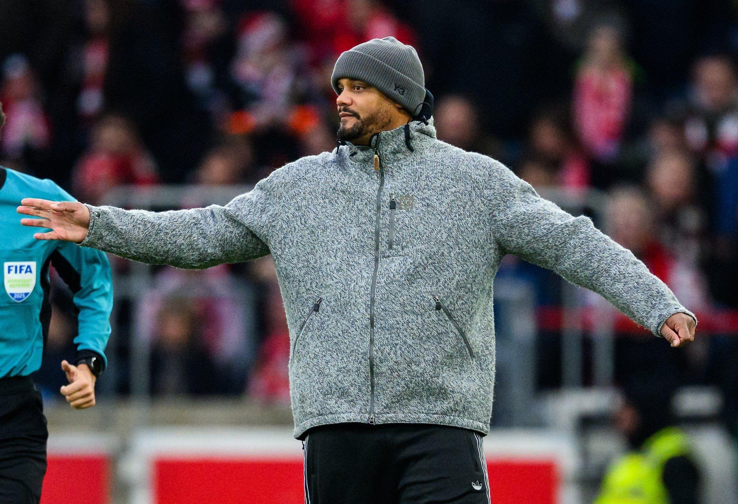 06.12.2025, Baden-Württemberg, Stuttgart: Fußball, Bundesliga, VfB Stuttgart - FC Bayern München, 13. Spieltag, MHPArena. Trainer Vincent Kompany (Bayern München) gestikuliert. Foto: Tom Weller/dpa - WICHTIGER HINWEIS: Gemäß den Vorgaben der DFL Deutsche Fußball Liga bzw. des DFB Deutscher Fußball-Bund ist es untersagt, in dem Stadion und/oder vom Spiel angefertigte Fotoaufnahmen in Form von Sequenzbildern und/oder videoähnlichen Fotostrecken zu verwerten bzw. verwerten zu lassen. +++ dpa-Bildfunk +++
