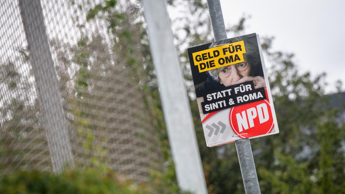 Ingolstadt Muss Umstrittene Npd Plakate Hangen Lassen Br24
