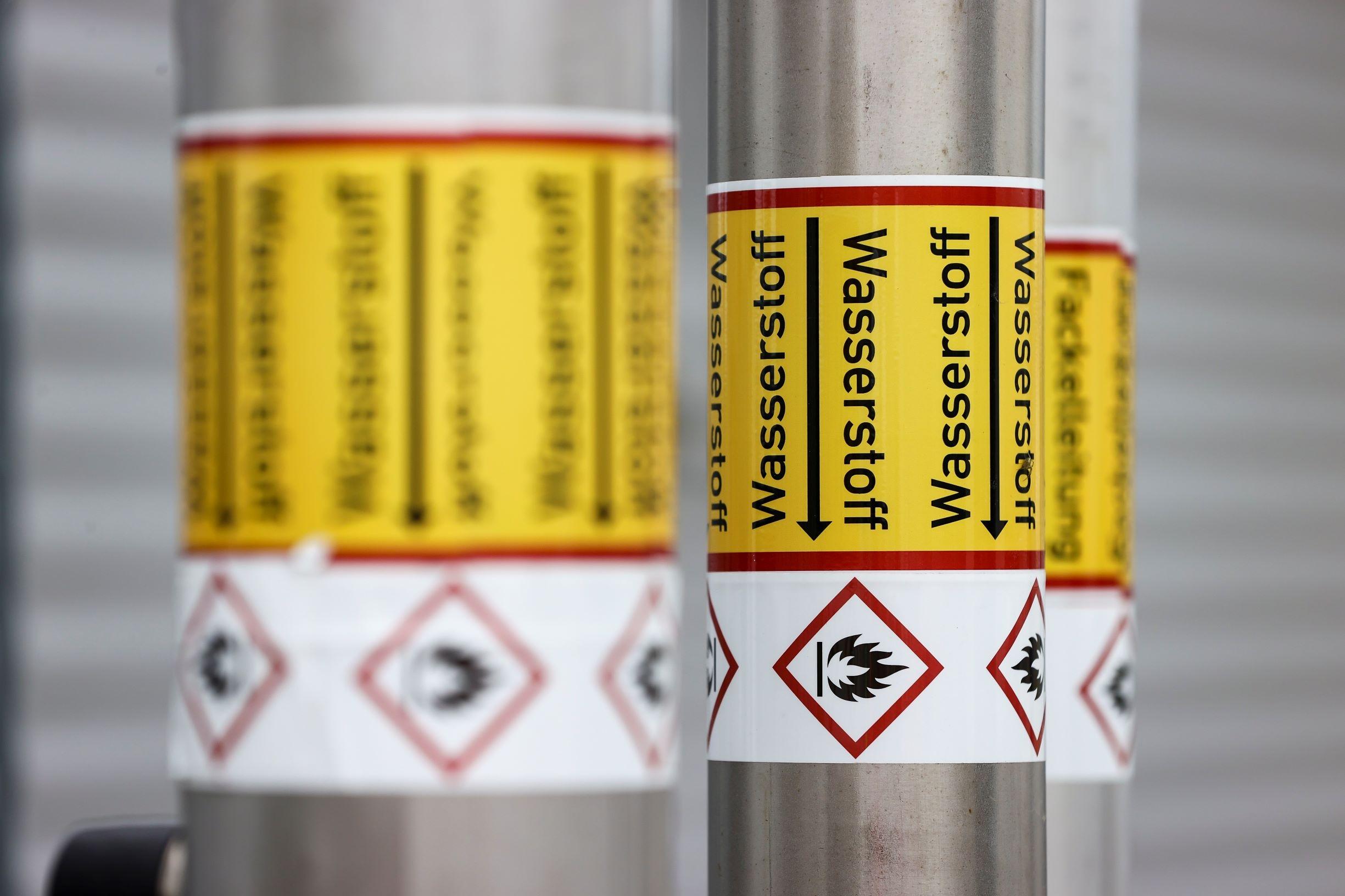 Symbolbild: Leitungen für flüssigen Wasserstoff.