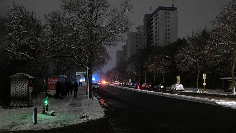 Der große Stromausfall in Berlin ist laut Polizei durch einen politisch motivierten Anschlag verursacht worden. | Bild: BR Der große Stromausfall in Berlin ist laut Polizei durch einen politisch motivierten Anschlag verursacht worden.