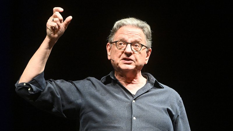 Günter Grünwald bei einem Bühnenauftritt in Landshut im Mai 2024. | Bild: picture alliance / Jens Niering | Jens Niering Günter Grünwald bei einem Bühnenauftritt in Landshut im Mai 2024.