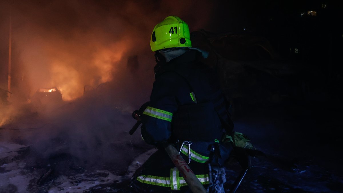Russischer Feuerwehrmann im Einsatz (Symbolbild)