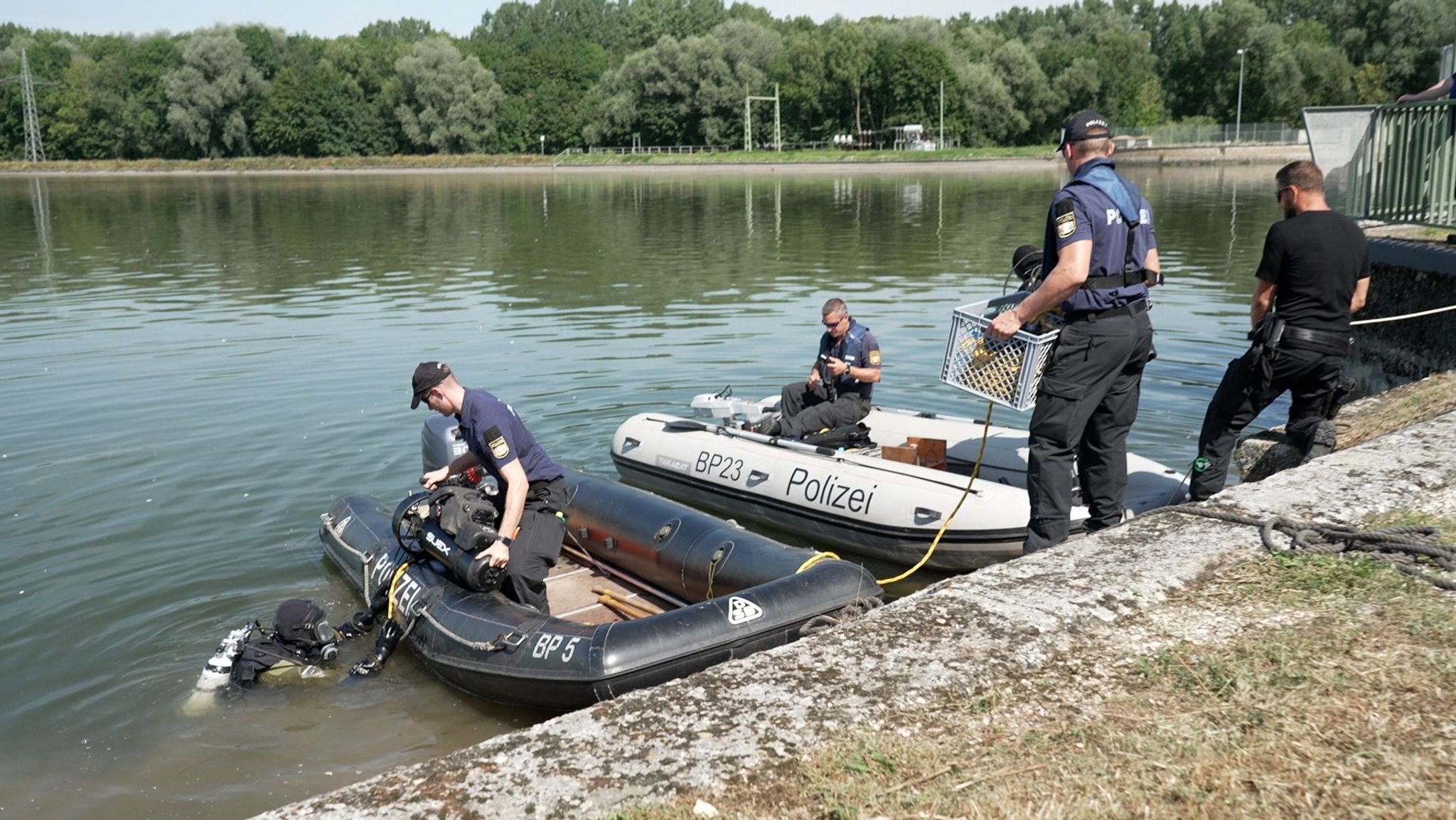 Im August suchten Taucher in der Donau nach Denis R..