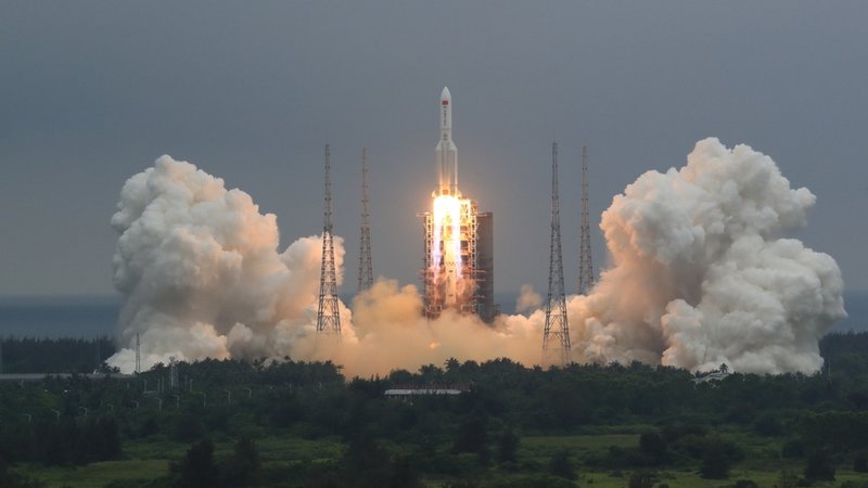 China startete Ende April 2021 eine Rakete mit dem Kernmodul für den Bau seiner Raumstation Tianhe.