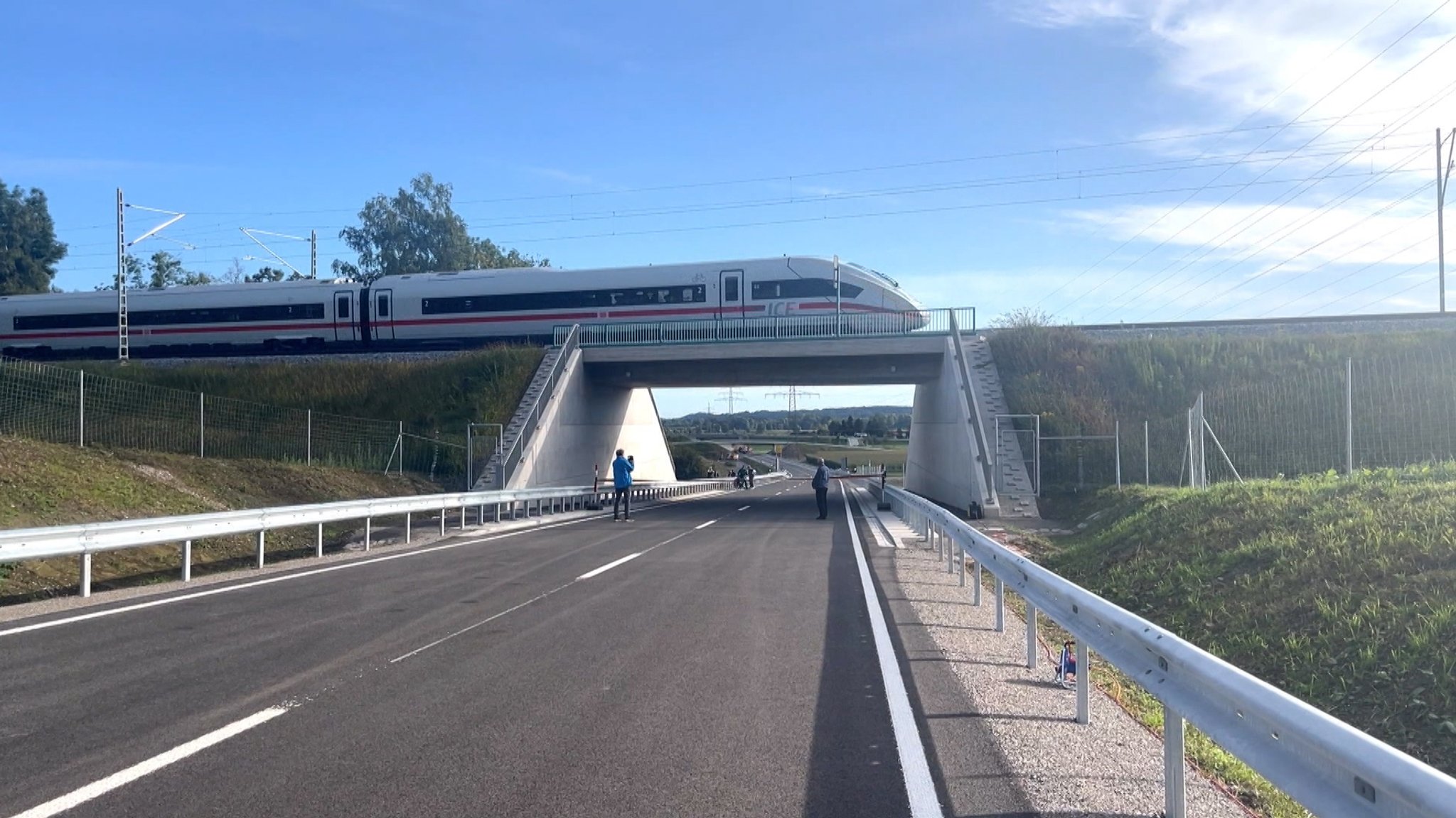 Die Eisenbahnüberführung nördlich von Rosenheim