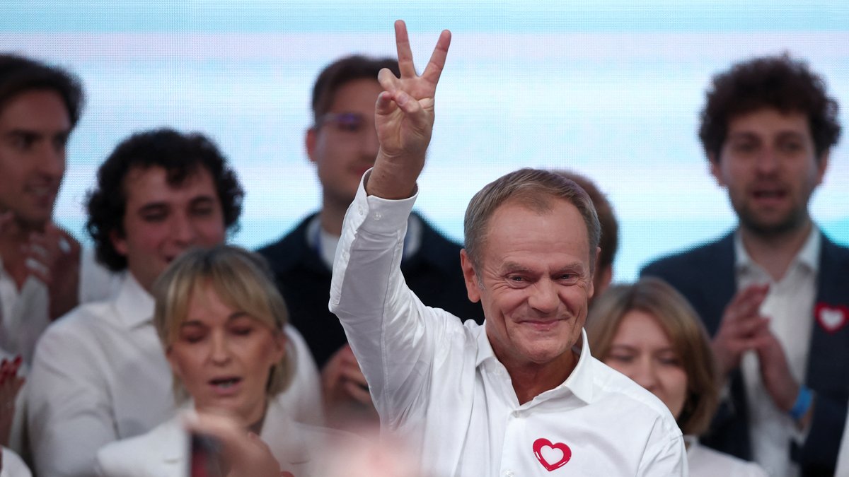 Donald Tusk (M), Oppositionsführer in Polen.