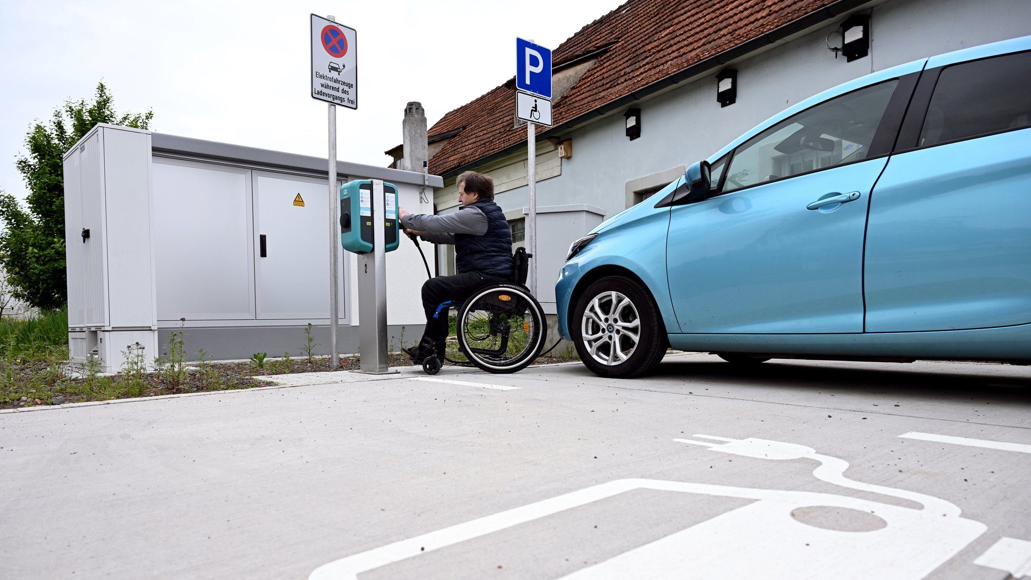 Barrierefreie Ladestation