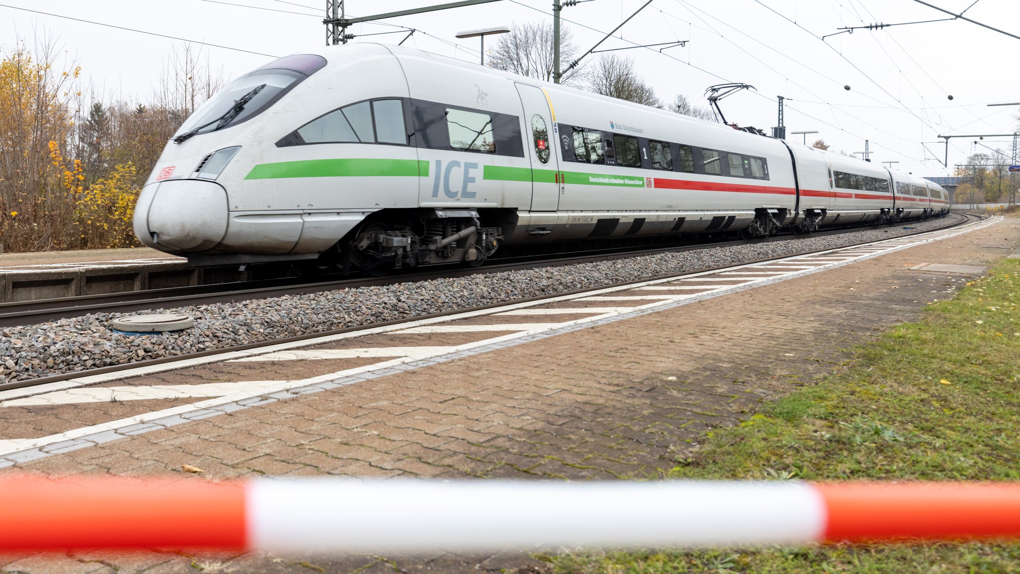 Der ICE, in dem sich die Attacke ereignete, kam schließlich auf dem Bahnhof von Seubersdorf im Kreis Neumarkt zu stehen. 