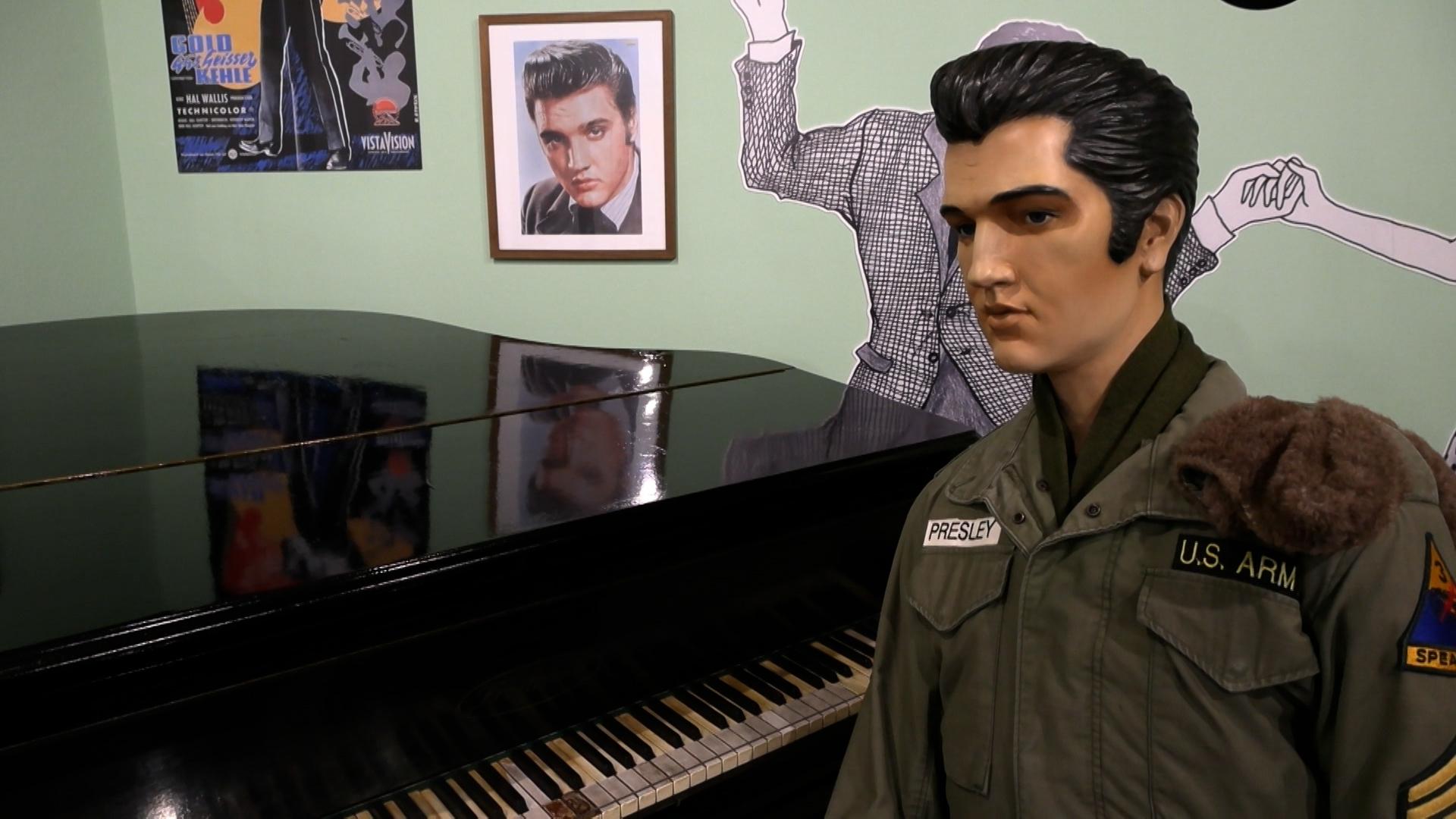 90 Jahre alt wäre er heute geworden, der "King of Rock 'n' Roll" Elvis Presley. Er hat auch in Bayern Spuren hinterlassen, vor allem rund um den Truppenübungsplatz Grafenwöhr, eine Ausstellung erinnert an den "King".