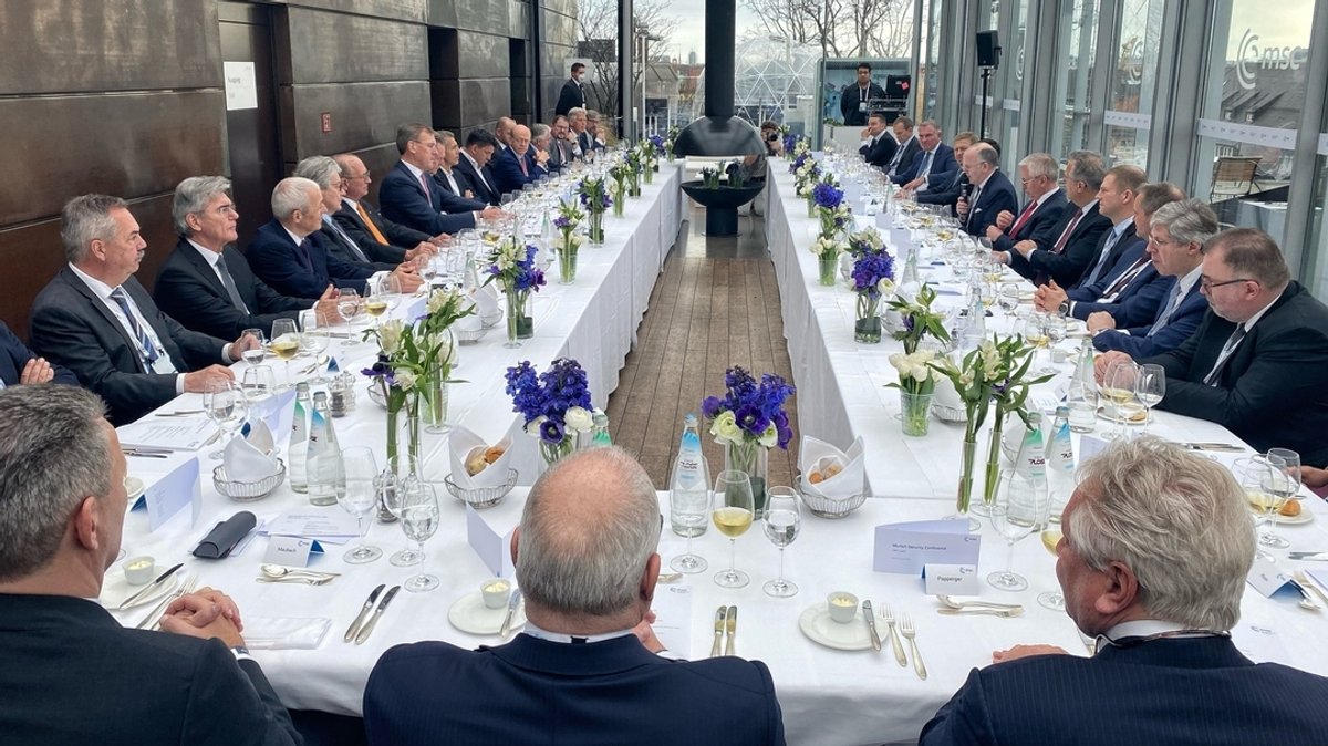 18.02.2022 Spitzen der deutschen Wirtschaft versammeln sich im Hotel Bayerischer Hof am Rande der Sicherheitskonferenz zu einem CEO-Lunch. 