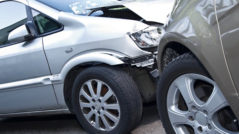 Autounfall mit Blechschaden (Symbolbild) | Bild: MEV/Christian Albert Autounfall mit Blechschaden (Symbolbild)