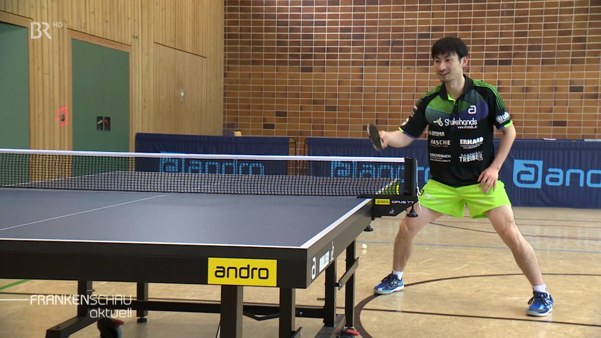 Spieler des TSV Bad Königshofen beim Tischtennis-Training.