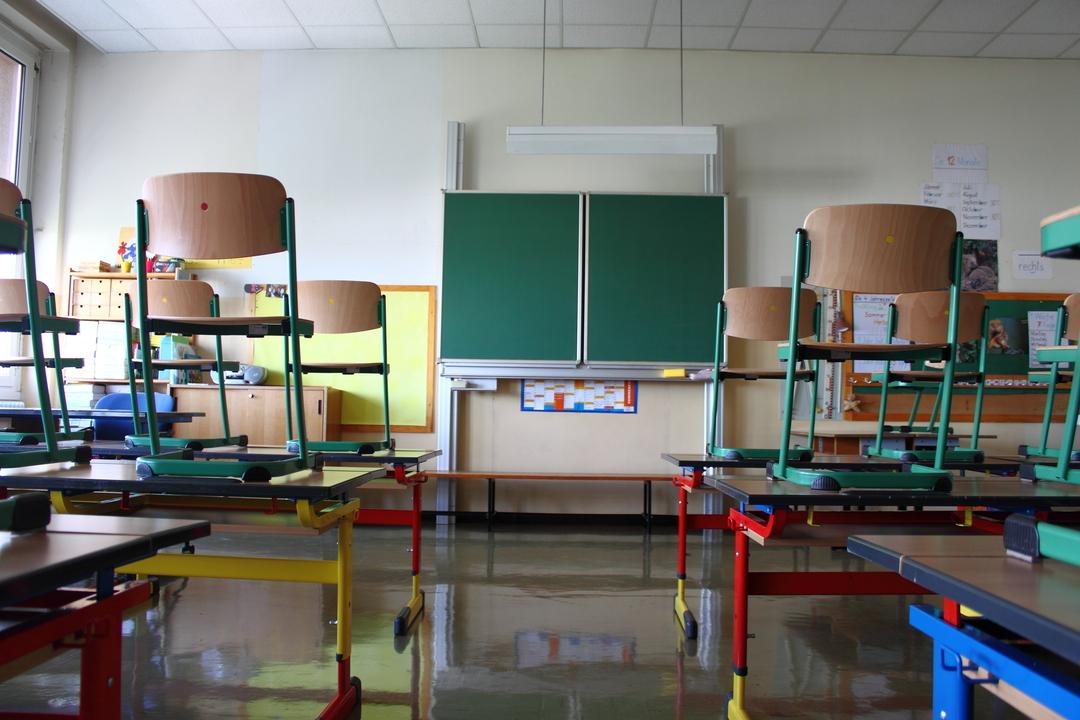 Leeres Klassenzimmer.