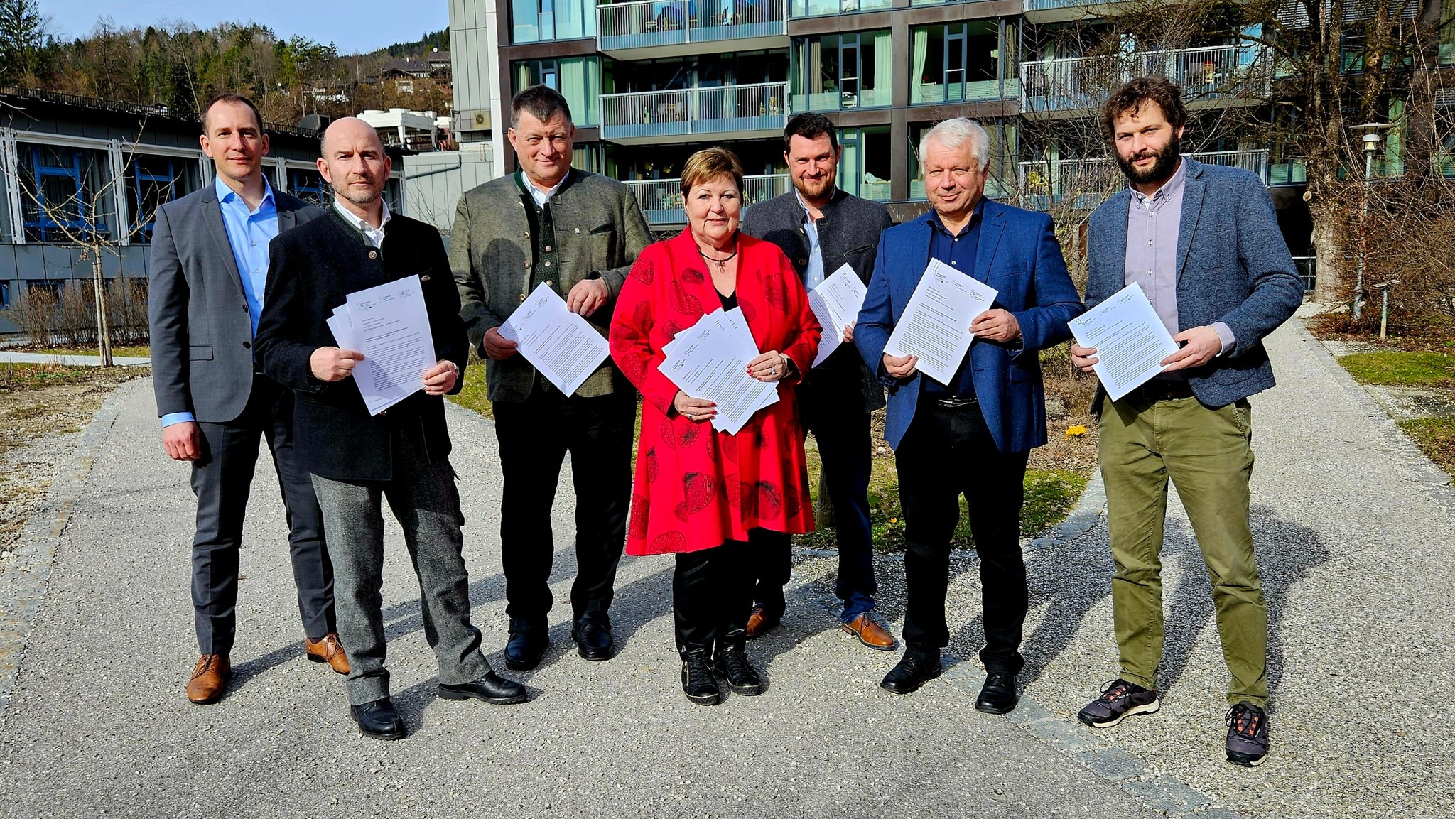 Frank Niederbühl (Geschäftsführer Klinikum GAP), Sebastian Kramer (Geschäftsführer ZugspitzRegion), Anton Speer (Landrat GAP), Andrea Jochner-Weiß (Landrätin WM-SOG), Hannes Sörgel (GesundheitsregionPLUS GAP), Hans-Jörg Zahler (Vorsitzender GesundheitsregionPLUS GAP), Benedikt Wiedemann (GesundheitsregionPLUS Weilheim-Schongau)