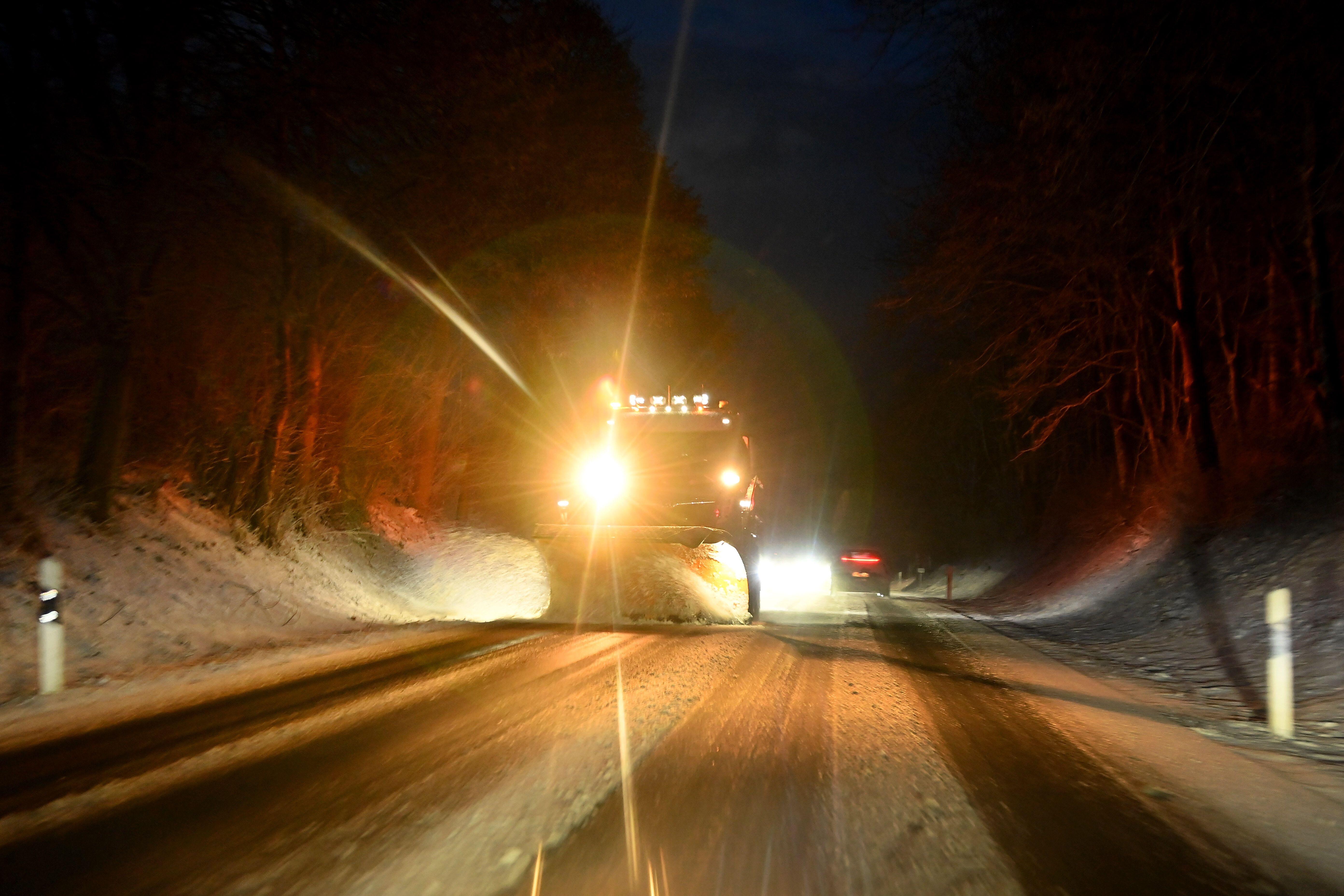 17.02.2026: Räumfahrzeug am Tegernsee