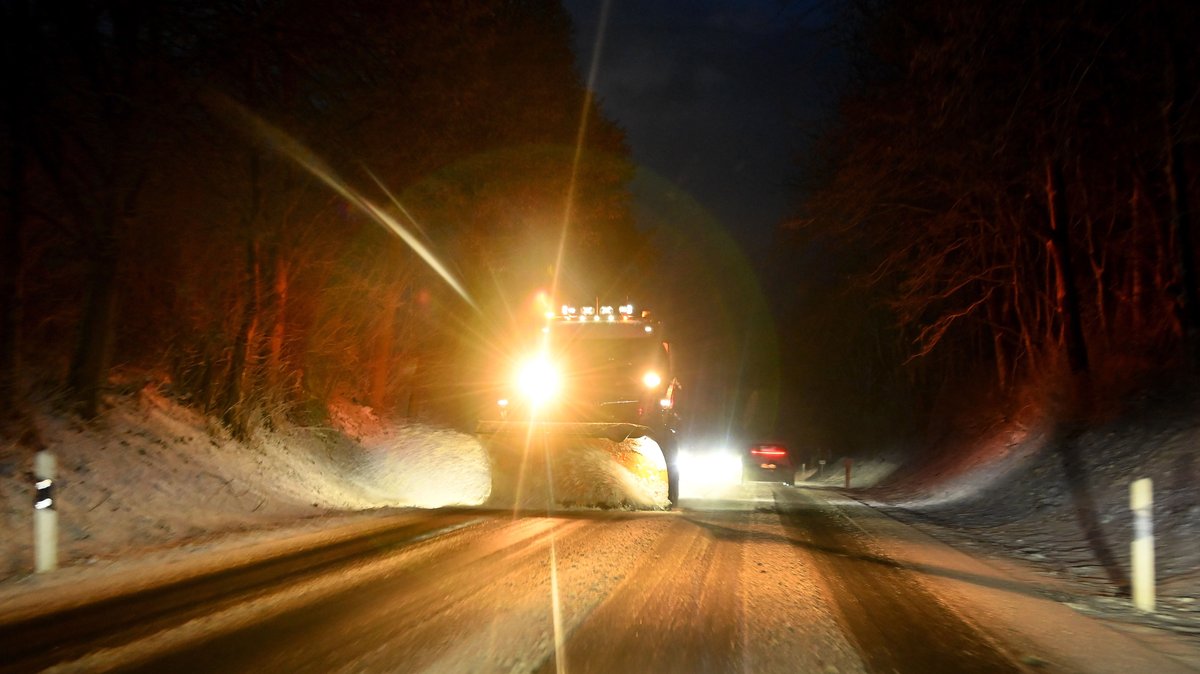 Schnee und Eisregen: Glatteis-Chaos rund um Regensburg