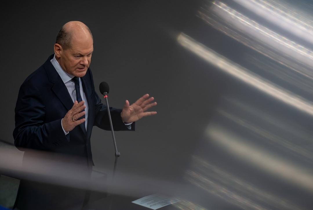 Bundeskanzler Olaf Scholz (SPD), nimmt am 4.12.2024 an der Befragung der Bundesregierung im Plenarsaal im Bundestag teil. | Bild:dpa-Bildfunk/Michael Kappeler