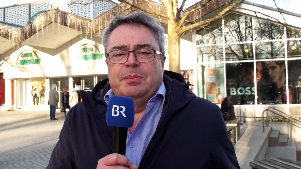 Bei Karstadt Kaufhof, der letzten großen Warenhauskette in Deutschland, werden mehrere Filialen dicht gemacht, Tausende verlieren ihren Job. | Bild: Bayerischer Rundfunk Bei Karstadt Kaufhof, der letzten großen Warenhauskette in Deutschland, werden mehrere Filialen dicht gemacht, Tausende verlieren ihren Job.
