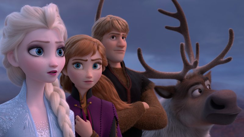 Eiskönigin Elsa will herausfinden, woher ihre Zauberkräfte stammen ("Die Eiskönigin 2"-Filmszene").