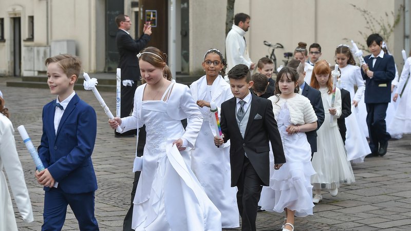 Kommunionskinder feiern in St. Eligius Völklingen unter Leitung von Pfarrer Thomas Weber am Sonntag (08.04.2018) ihre Erstkommunion.