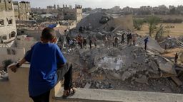 Blick auf Zerstörungen in der Stadt Rafah im südlichen Gazastreifen | Bild:picture alliance / Xinhua News Agency | Rizek Abdeljawad