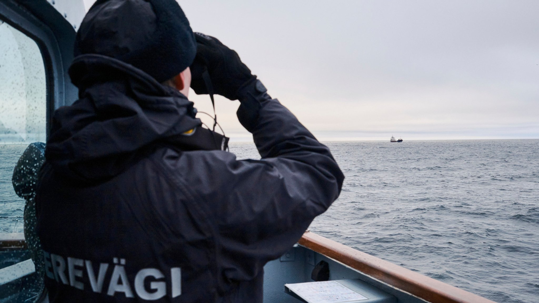 ARCHIV - 09.01.2025, ---, Ostsee: Ein Estnisches Marineschiff fährt in der Ostsee im Rahmen verstärkter NATO-Patrouillen in der Region nach einem mutmaßlichen Sabotageakt an Unterseekabeln.