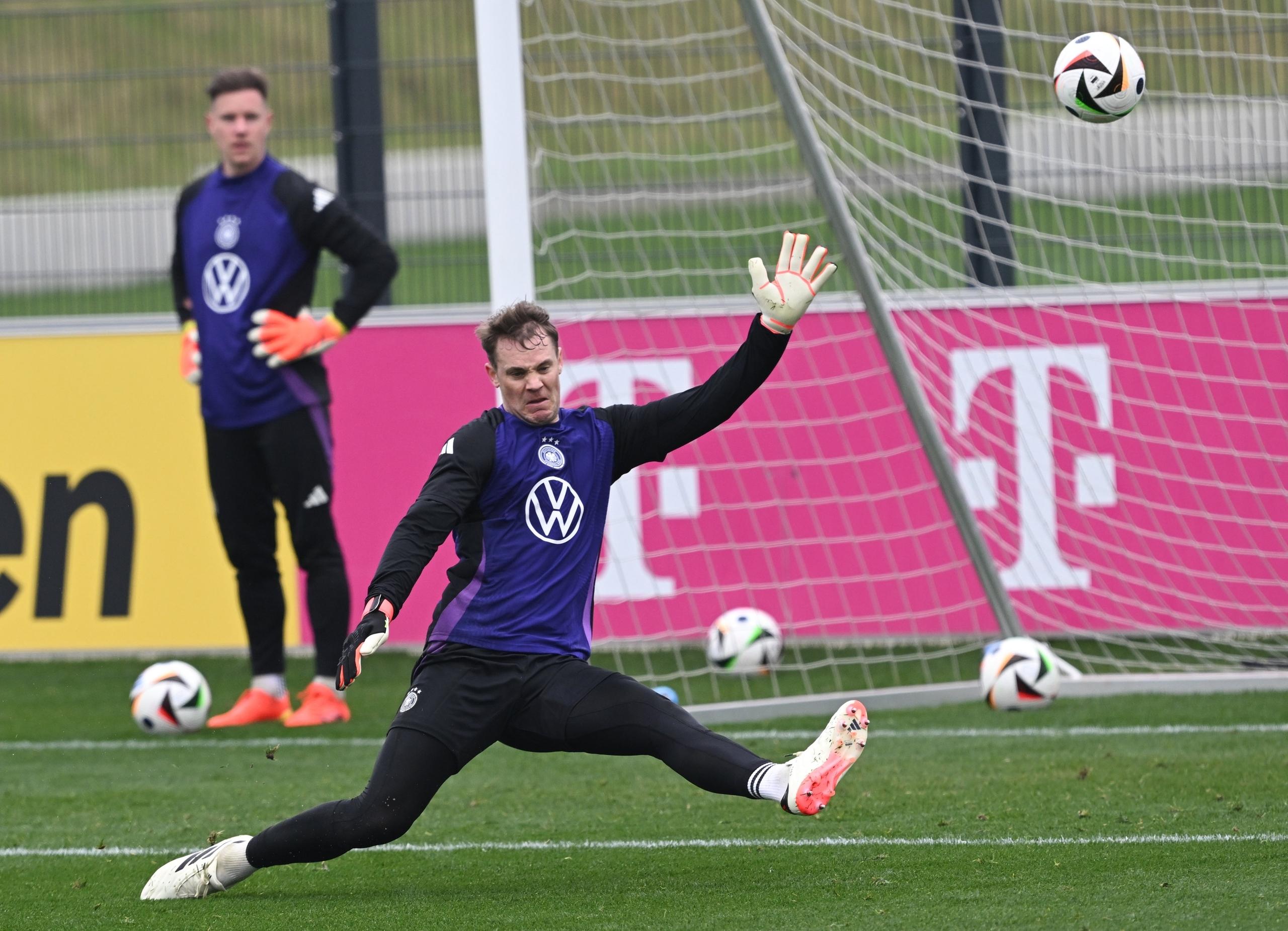 Manuel Neuer beim Training mit der Fußball-Nationalmannschaft