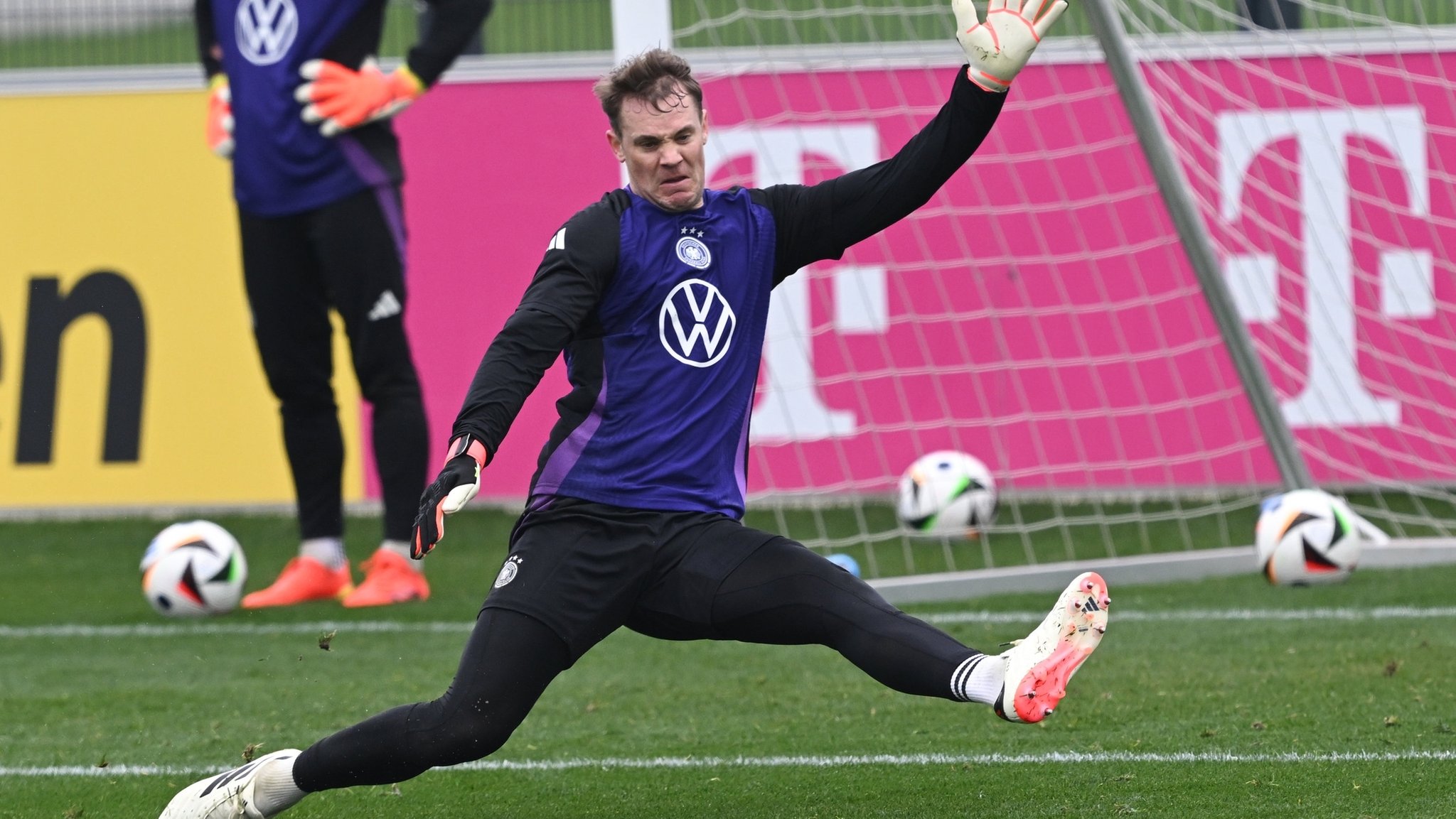 Manuel Neuer beim Training mit der Fußball-Nationalmannschaft