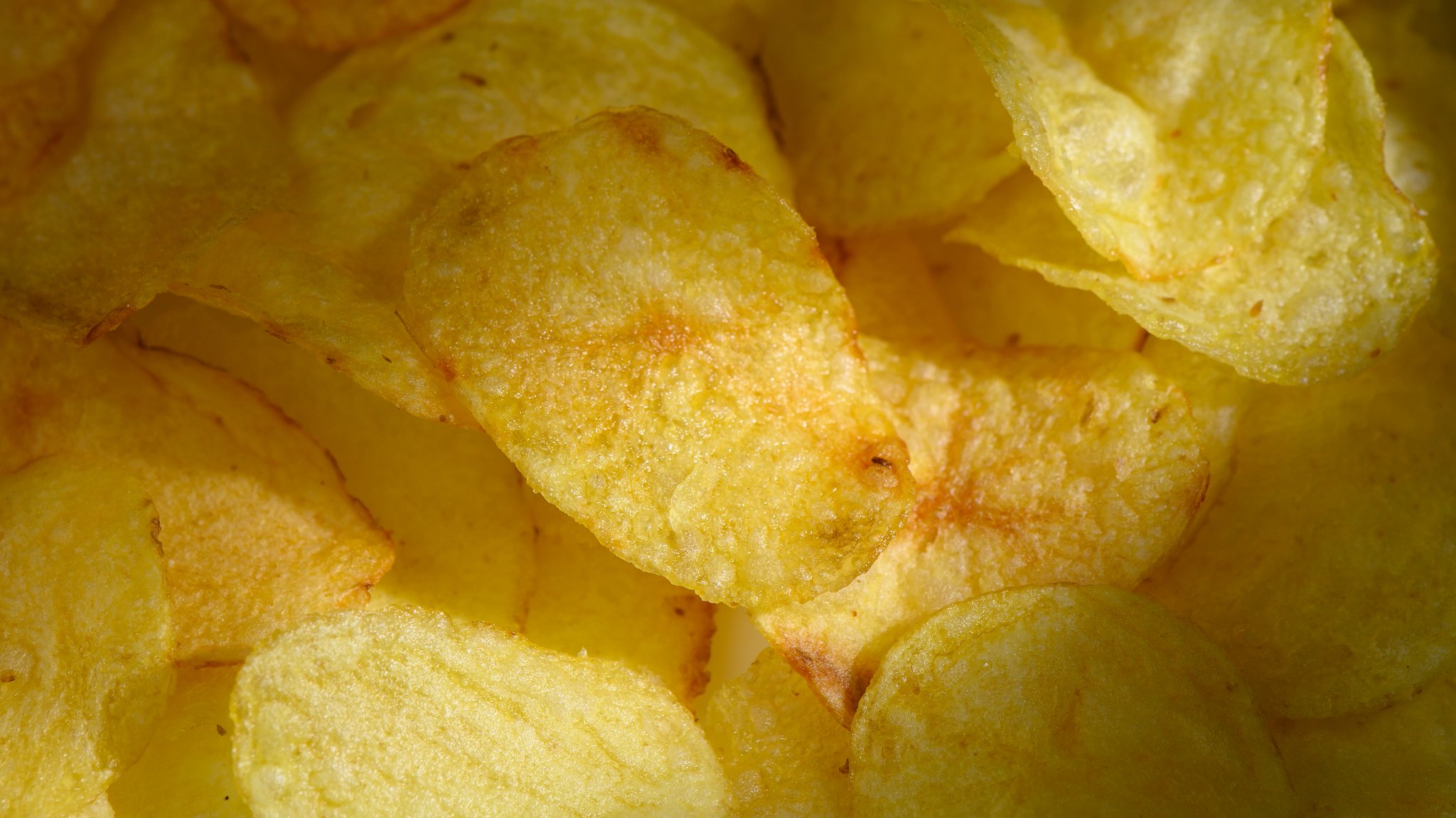Kartoffelchips in der Nahaufnahme | Bild: colourbox.de Kartoffelchips in der Nahaufnahme