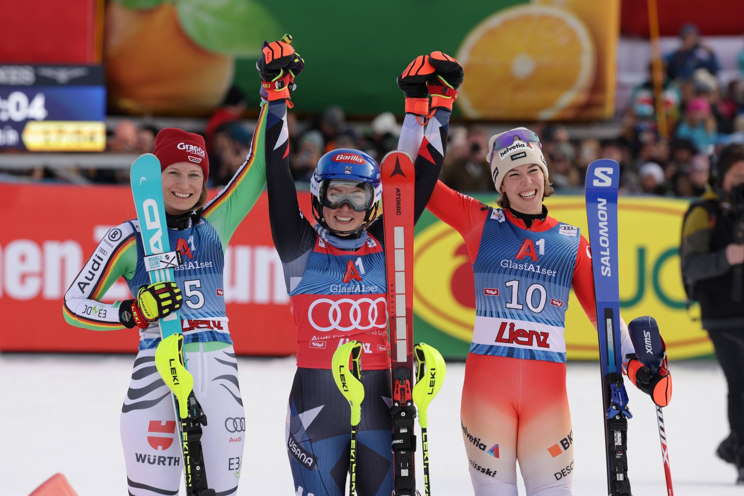 Lena Dürr, Mikaela Shiffrin und Michelle Gisin (v.l.n.r.) in Lienz