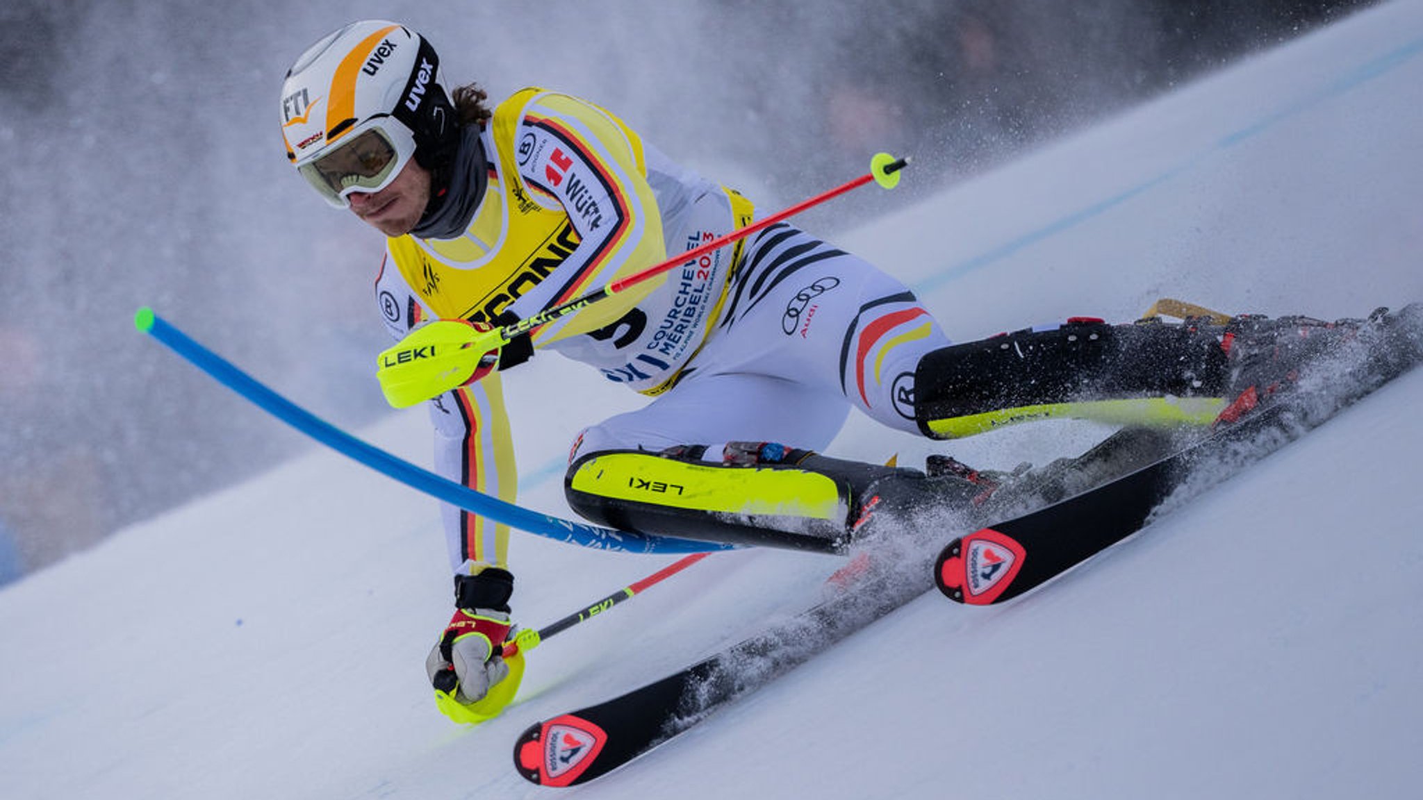 ARCHIV - 19.02.2023, Frankreich, Courchevel: Ski alpin: Weltmeisterschaft, Slalom, Herren, 1. Durchgang: Linus Straßer aus Deutschland in Aktion. Für den 31-Jährigen steht in Gurgl am Samstag der erste Slalom der neuen Saison an. (zu dpa: «Ski-Hoffnung Straßer: Aus Neureuthers Schatten an die Spitze?») Foto: Michael Kappeler/dpa +++ dpa-Bildfunk +++