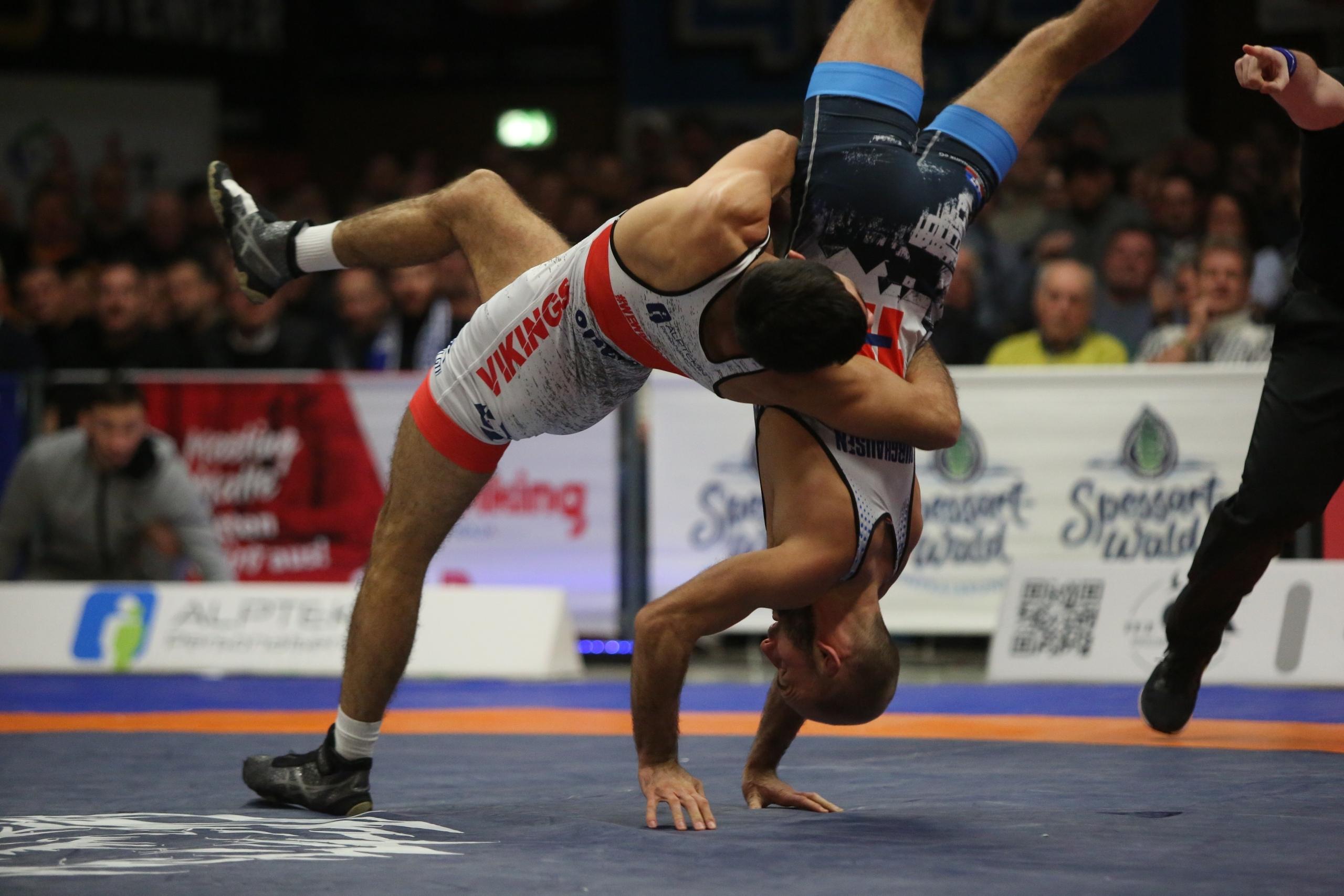 Burghausen siegt in Hösbach und steht im Finale