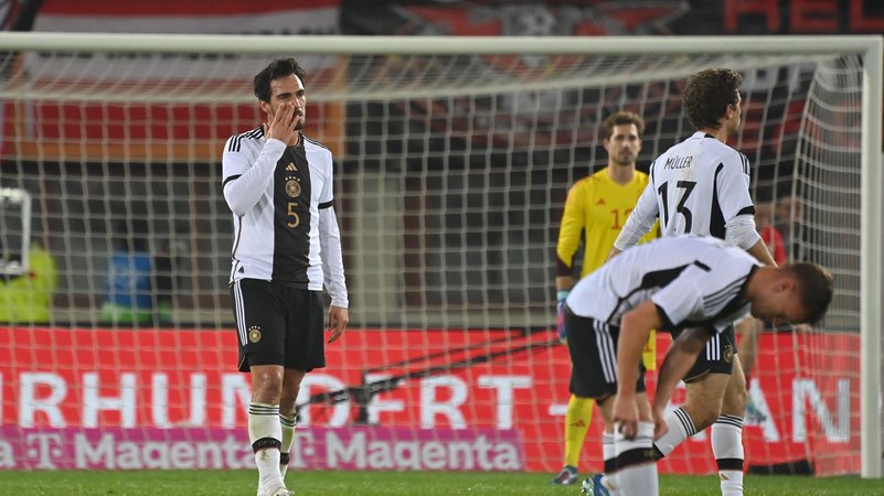 Enttäuschte DFB-Spieler | Bild: picture-alliance/dpa Enttäuschte DFB-Spieler