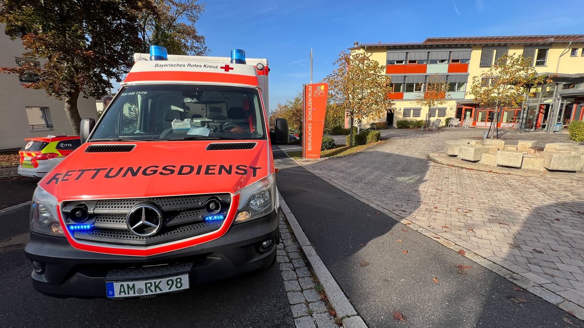 Pfefferspray versprüht: Rund 60 Verletzte in Berufsschule Amberg