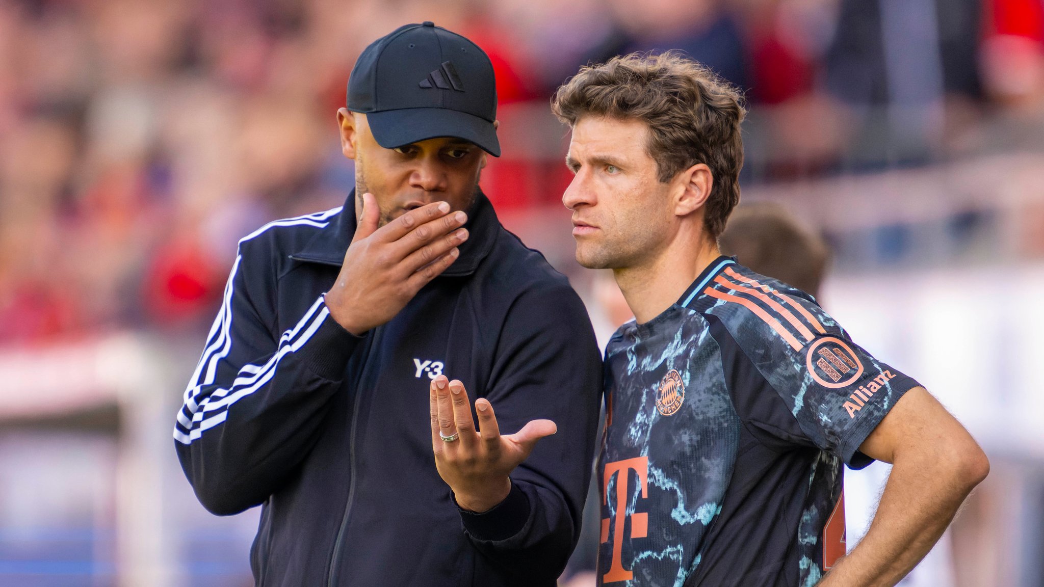 Thomas Müller und Vincent Kompany | Bild: picture alliance / M.i.S. | Bernd Feil Thomas Müller und Vincent Kompany