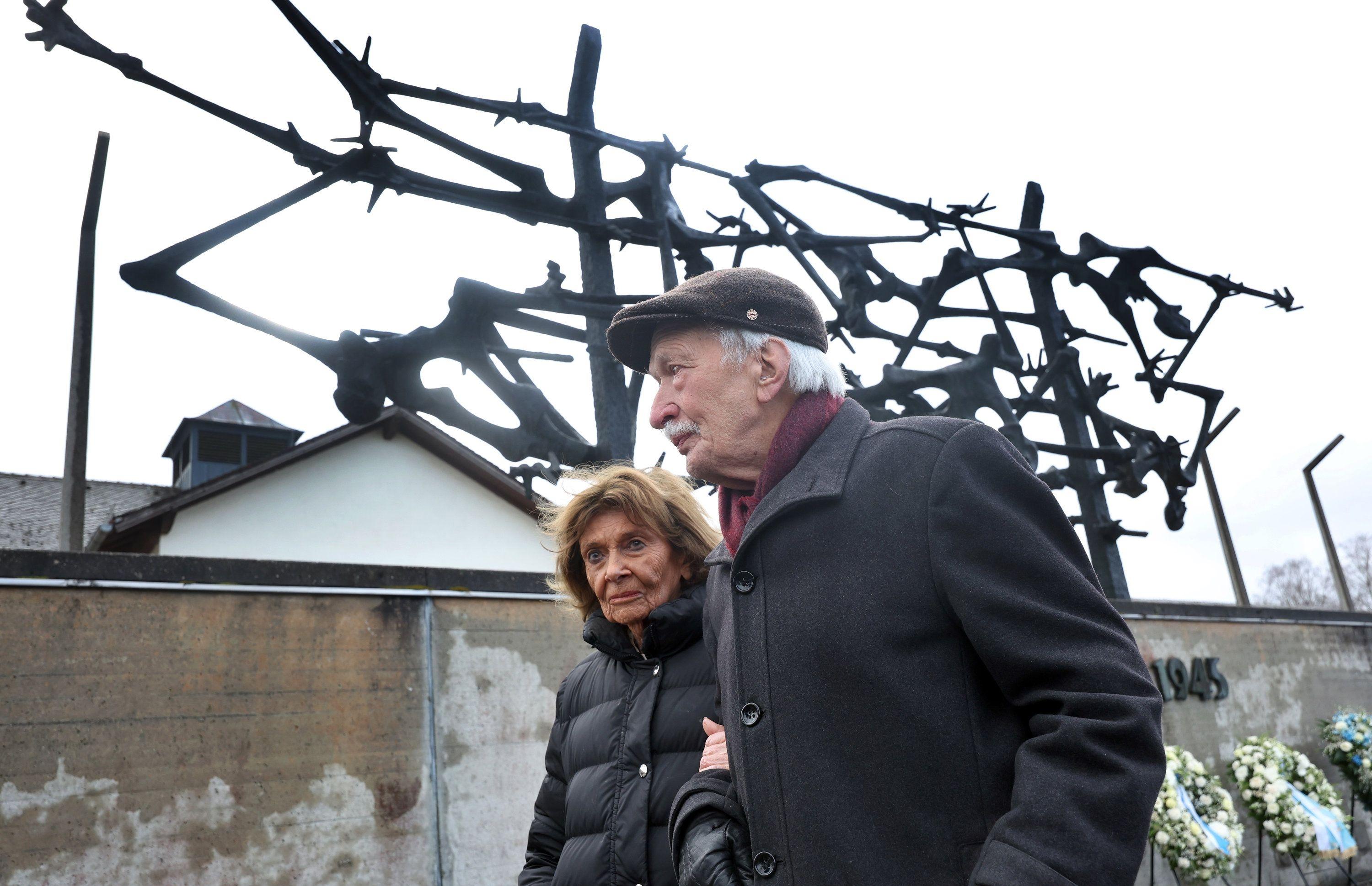 Charlotte Knobloch, Präsidentin der Israelitischen Kultusgemeinde München, und Ernst Grube, Holocaust-Überlebender, am 23.1.2025 in der KZ-Gedenkstätte Dachau.