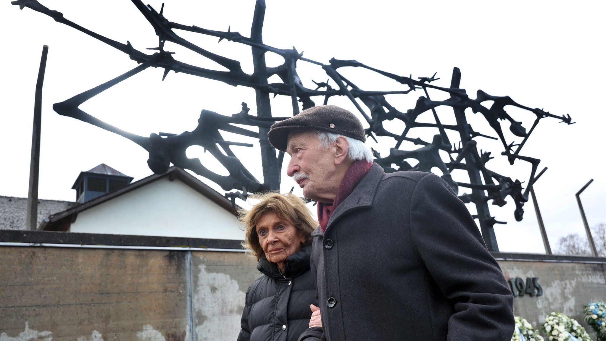 Charlotte Knobloch, Präsidentin der Israelitischen Kultusgemeinde München, und Ernst Grube, Holocaust-Überlebender, am 23.1.2025 in der KZ-Gedenkstätte Dachau.