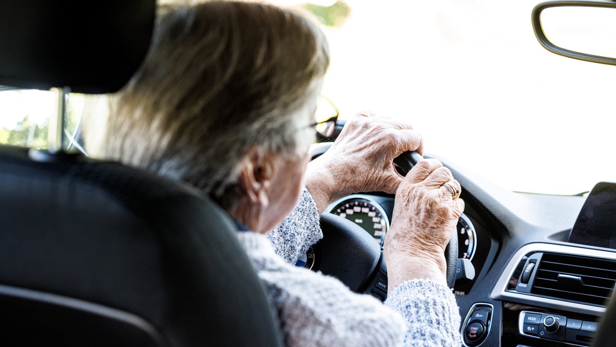 Senioren zum Führerschein-TÜV: Diskriminierung oder sinnvoll?