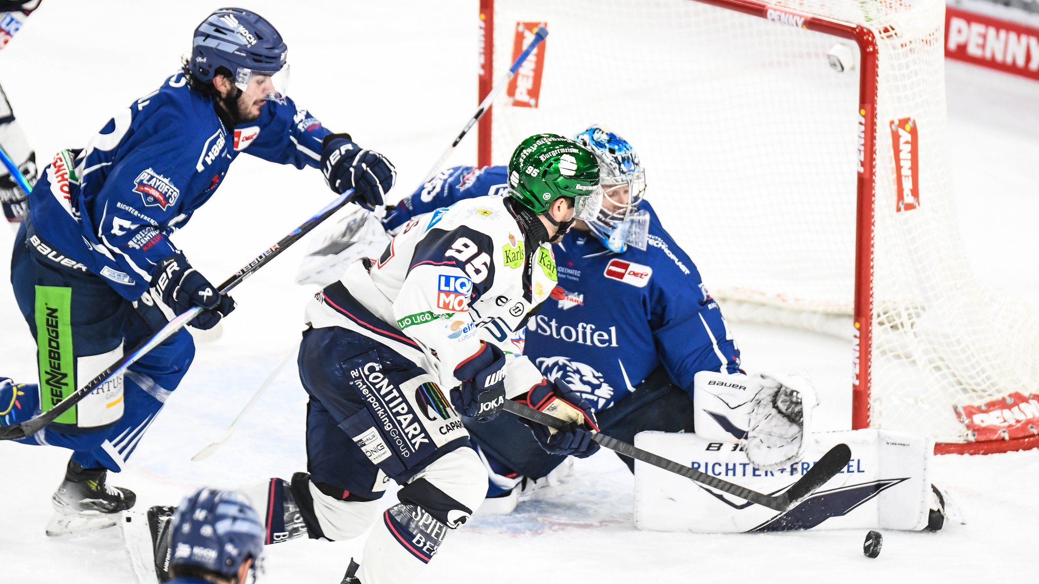 Spielszene Straubing Tigers - Eisbären Berlin