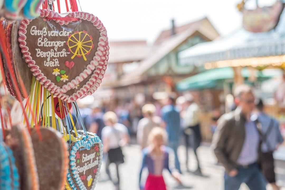 (Symbolbild) Ein Lebkuchenherz auf der Erlanger Bergkirchweih.