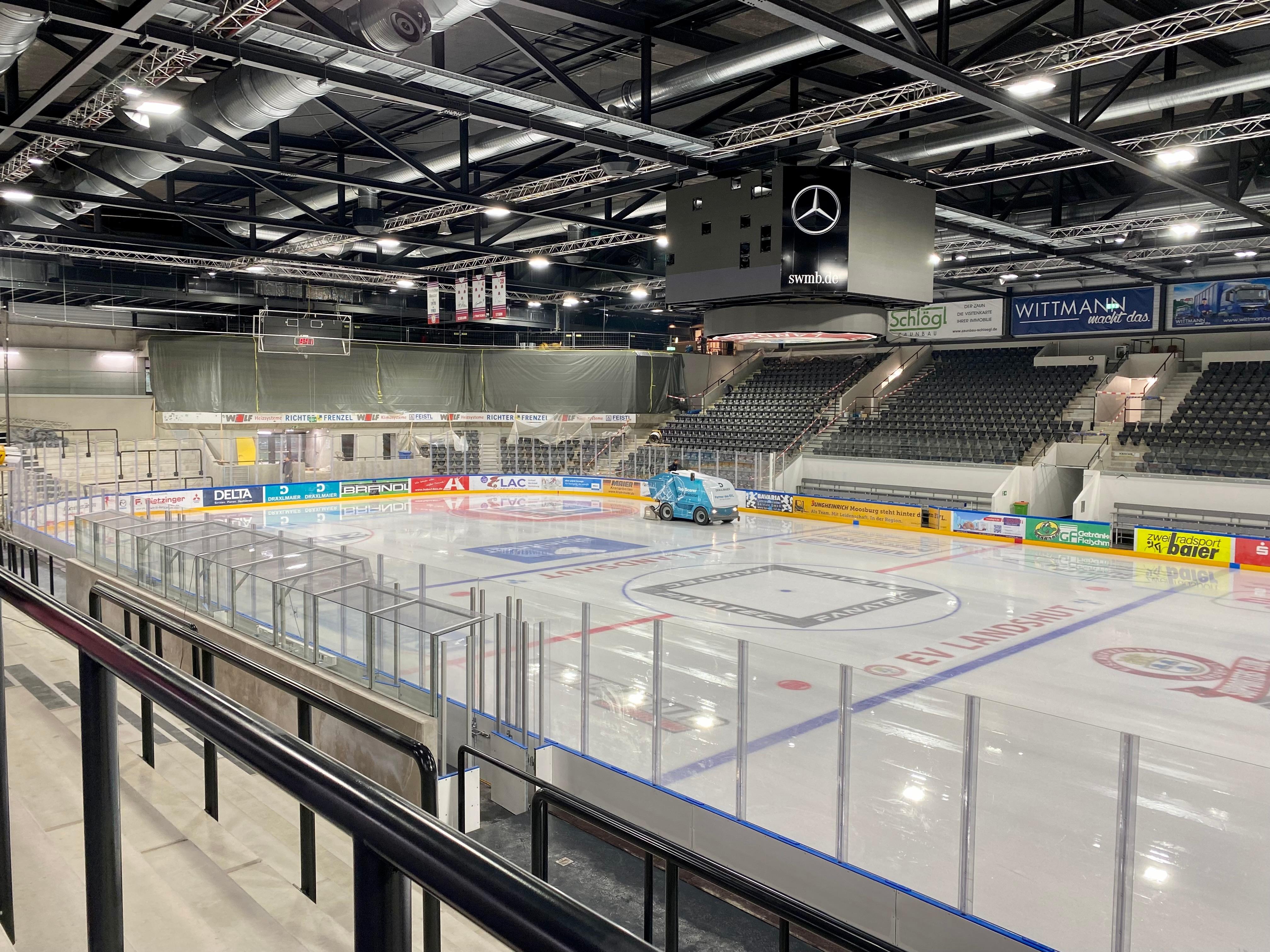 Runderneuertes Eisstadion Landshut: Eine moderne Eishockeyarena | BR24