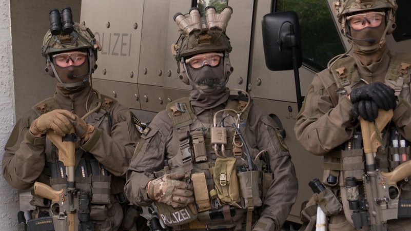 50 Jahre SEK: Herrmann würdigt Professionalität | Bild: Bayerischer Rundfunk 2023 50 Jahre SEK: Herrmann würdigt Professionalität