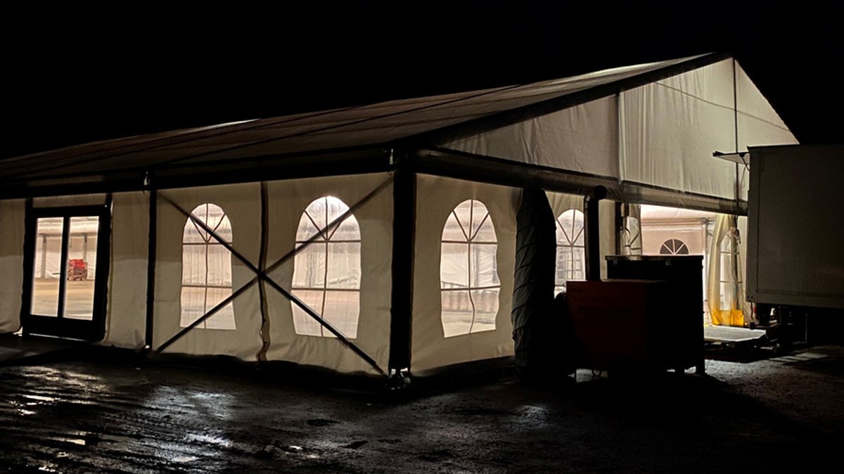 Das Zelt von außen