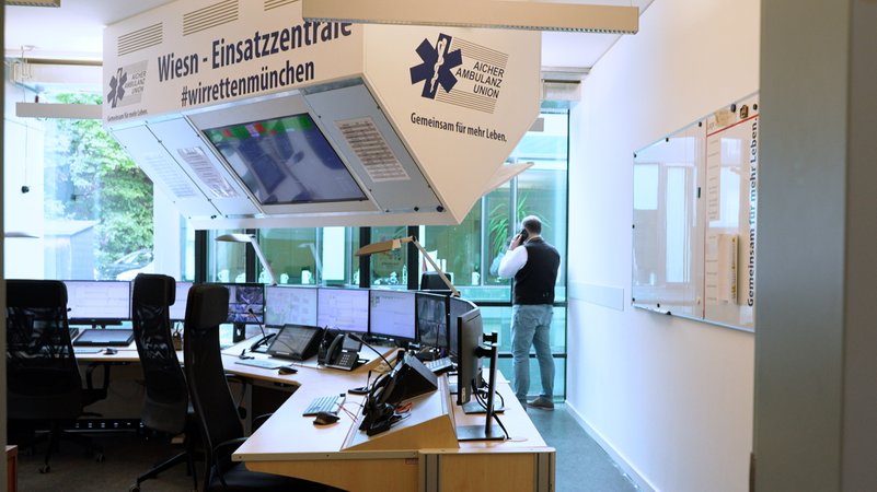 Einsatzzentrale der Wiesn-Sanitätsstation | Bild: BR / Moritz Steinbacher Einsatzzentrale der Wiesn-Sanitätsstation