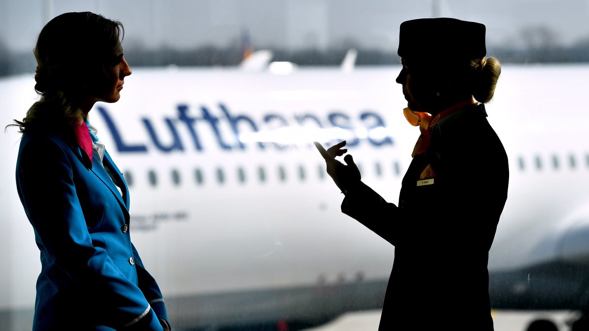 Kabinenbeschäftigte der Lufthansa stimmen für Streiks