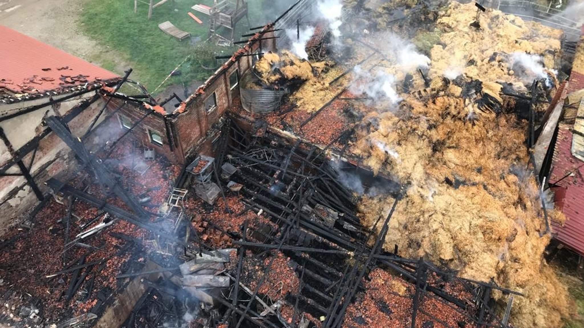 Mehrere tote Kälber bei Bauernhof-Brand in Obing