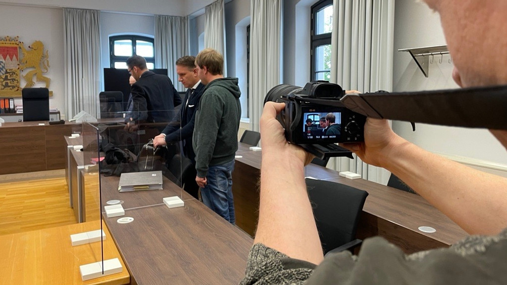 Anklage gegen Vater und Sohn, die in ihren Betrieben in Bad Grönenbach, Dietmannsried und Kempten gegen mehrere Gesetze verstoßen haben sollen | Bild: BR Anklage gegen Vater und Sohn, die in ihren Betrieben in Bad Grönenbach, Dietmannsried und Kempten gegen mehrere Gesetze verstoßen haben sollen