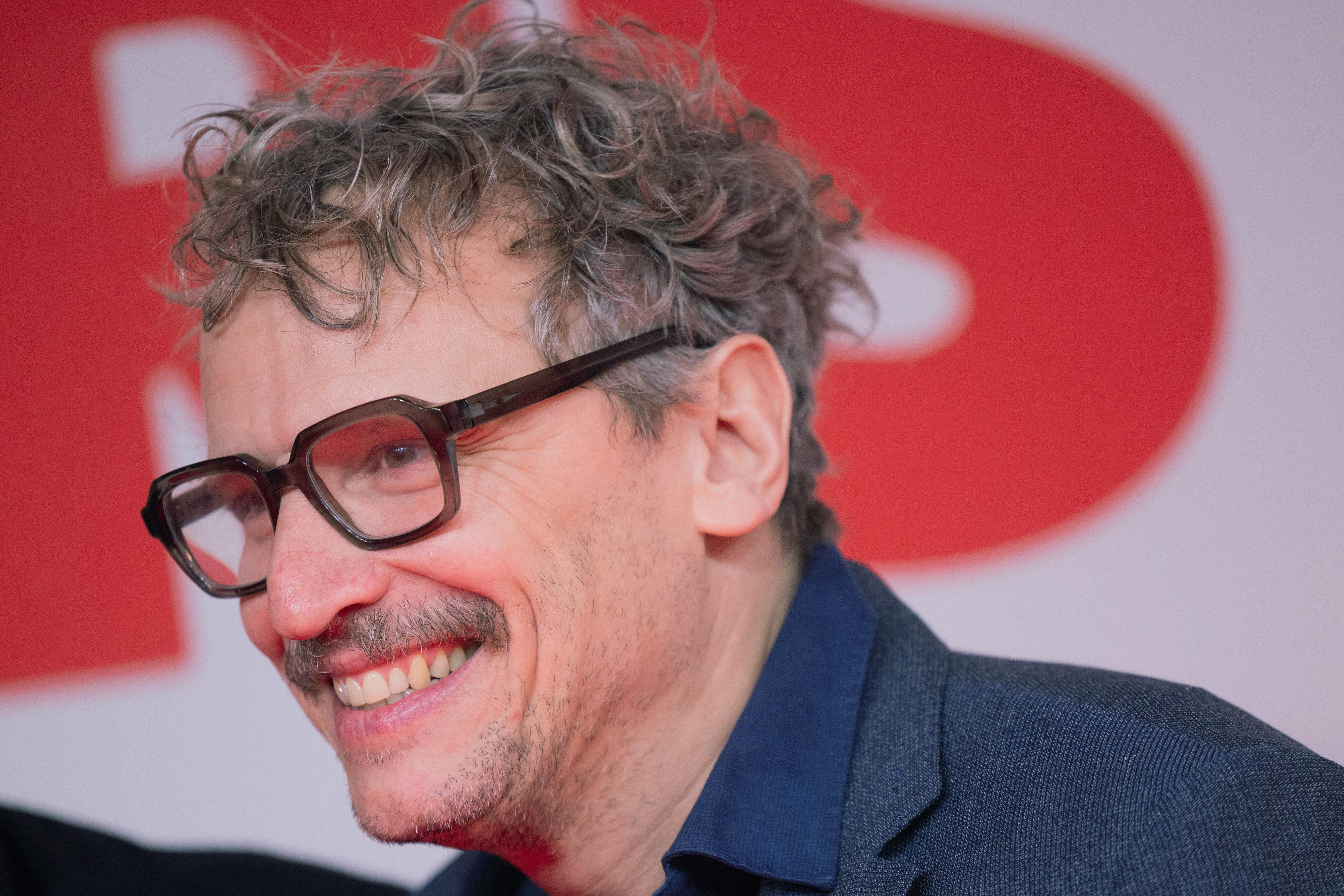 Gut gelaunt: Regisseur Marcus H. Rosenmüller bei der Premiere seines neuen Films "Extrawurst"