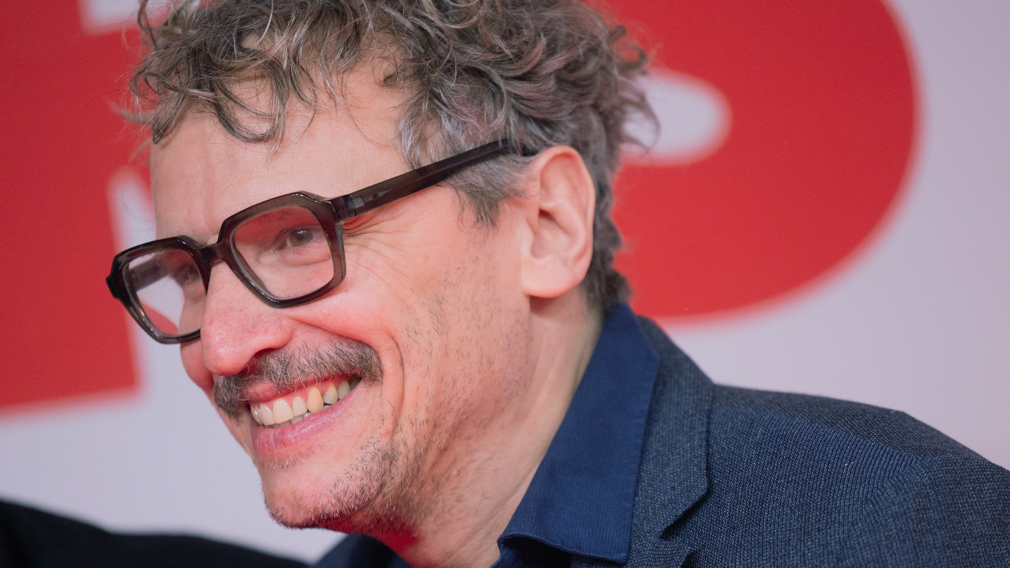 Gut gelaunt: Regisseur Marcus H. Rosenmüller bei der Premiere seines neuen Films "Extrawurst"